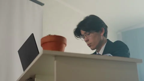 Business professional analyzing sheets in office environment. Skilled analyst Vidéo 345520342