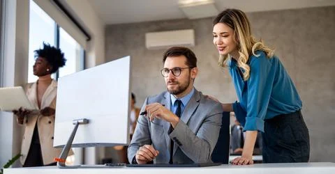 Business professionals explores artificial intelligence, machine learning, .. Stockfoto's