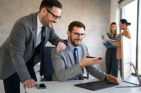 Business professionals explores artificial intelligence, machine learning, .. Stockfoto's