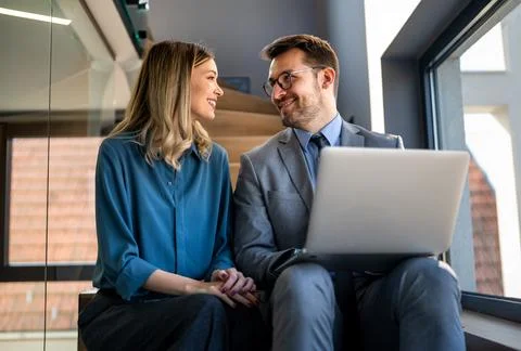 Business professionals explores artificial intelligence, machine learning, .. Stockfoto's
