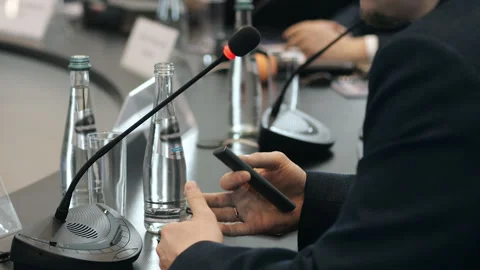 Business speaker using presentation clicker at conference meeting. Vídeo Stock 347781402