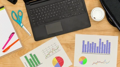Business Stop Motion / Time Lapse Aerial Desk Laptop Animated Graphs Stockbeeldmateriaal 78011001