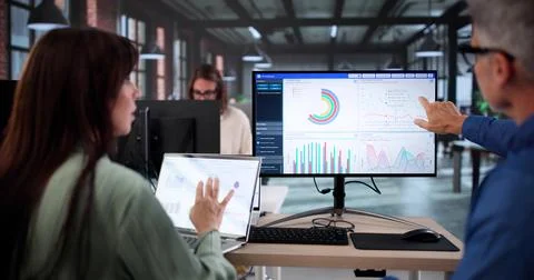 Business Team Analyzing Data To Boost Key Performance Indicators (KPIs) 库存照片