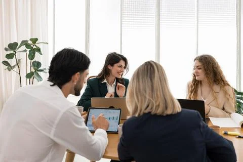 Business team collaborating on data analysis during office meeting 库存照片