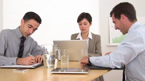 Business team collaborating at desk Stock-Footage 25541428