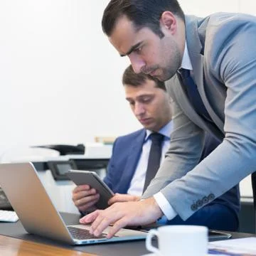 Business team remotely solving a problem at business meeting using laptop Foto stock