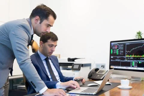 Business team remotely solving a problem at business meeting using laptop ... Foto stock