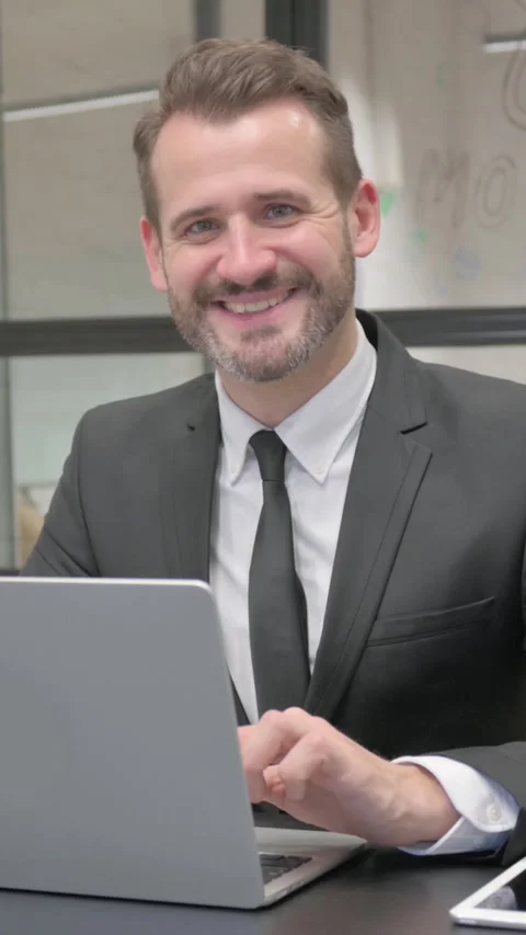 Business Team Upset by Loss on Computer, vertical video Stock Footage 324793545