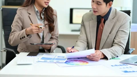 Business using a tablet and stylus for project planning. Perfect for digita.. Stock Footage 313460908