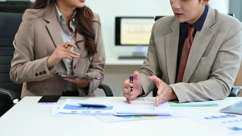 Business using a tablet and stylus for project planning. Perfect for digita.. Stock Footage 313460910