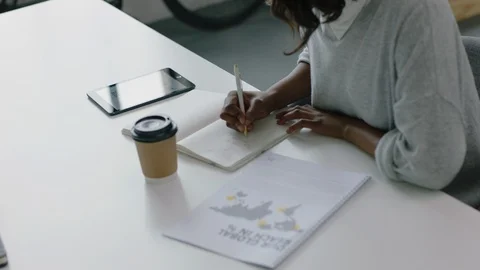 Business woman using tablet computer browsing market research data brainstorming Stock Footage 96814647