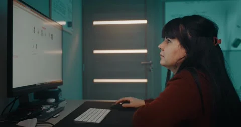 Business Woman Working On Computer Inside The Office. Pullback Shot Stock Footage 306593818
