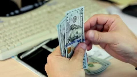 Business worker's hands counting dollar banknotes at the office. Concept of Stock-Footage 336264375