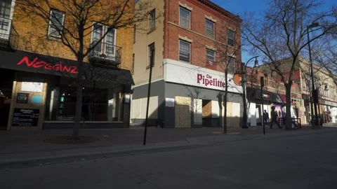 Businesses boarded up because of protests. Vídeos de archivo 157844159
