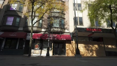 Businesses boarded up because of protests. Vídeos de archivo 157844168