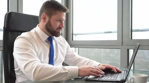 Businessman browsing laptop computer in office, close shot 動画素材 72498720