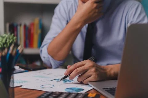 Businessman chart analysis document work financial plan marketing with laptop 库存照片