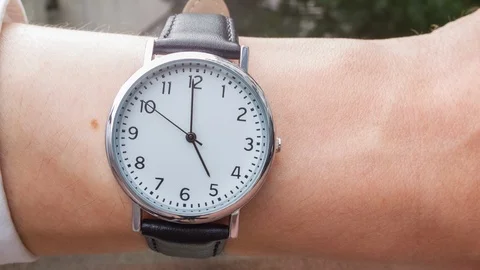 Businessman checking the time Video stock 104044658