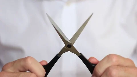 Businessman clattering with scissors Vídeo Stock 70751411