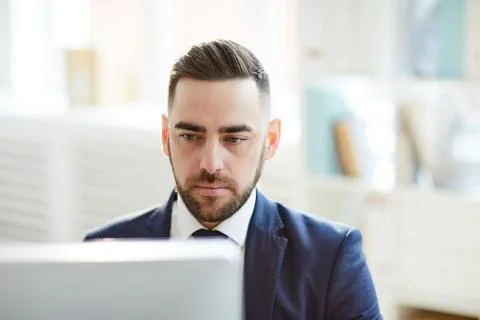 Businessman computing Stock-Fotos
