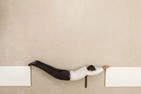 Businessman connecting two platforms Fotos Stock