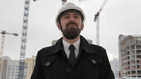 Businessman at a construction site Video stock 103796178