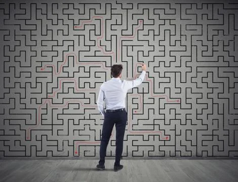 Businessman draws the solution of a labyrinth. Concept of problem solving Foto stock