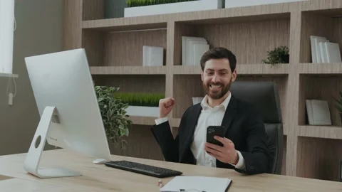 Businessman with elegant suit sitting at computer desk in the office - Adult man Stock Footage 170624134