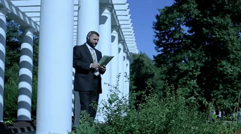 Businessman explains somethink through headphones Video stock 59088239