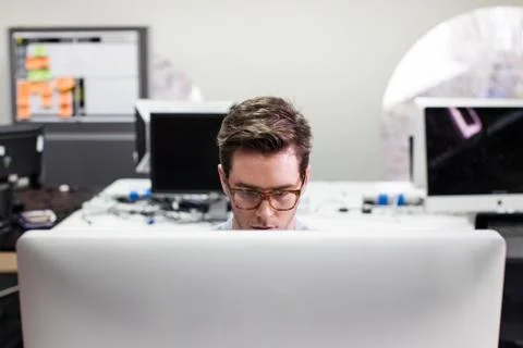 Businessman focused on computer screen Stockfoto's