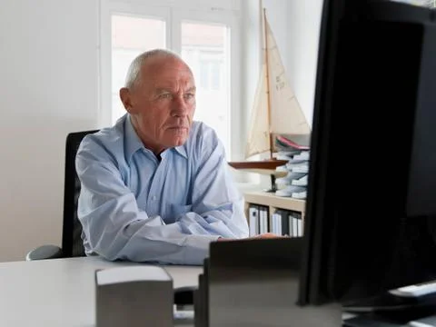 Businessman in front of computer Stock Photos