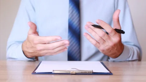 Businessman gesticulating in negotiations 스톡 동영상 92609333