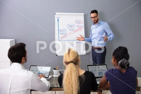 Businessman Giving Presenting At Conference In Office Stock-Fotos