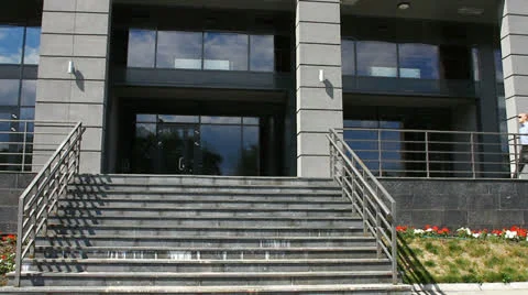 Businessman going down the stairs Video stock 23583616