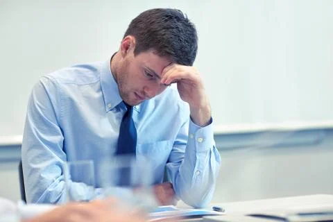 Businessman having problem in office Stockfoto's