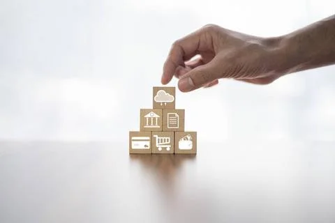 Businessman holding icon cloud computing network and icon connection data ... Foto stock