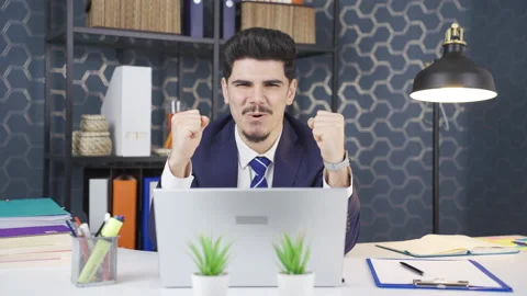 Businessman with idea looking at camera. Stock Footage 236581631