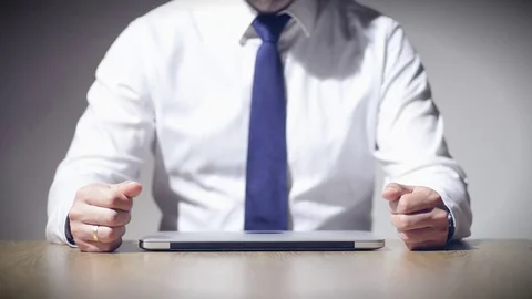 Businessman with laptop 스톡 동영상 80558626