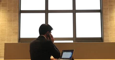 Businessman making a call in a cafe Stock-Footage 161864941