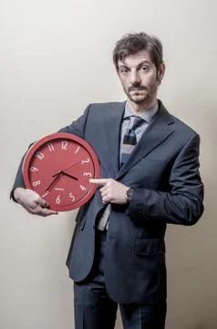 Businessman pointing clock Foto stock