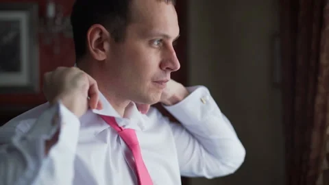 Businessman Preparing for Important Meeting 動画素材 105772416