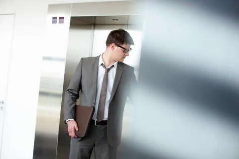 Businessman pressing elevator button Foto stock