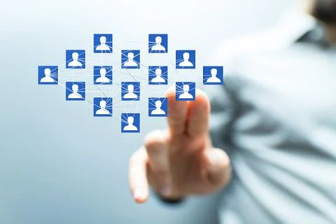 A businessman pushing the virtual 3D network icon symbolizing cooperation and 库存照片