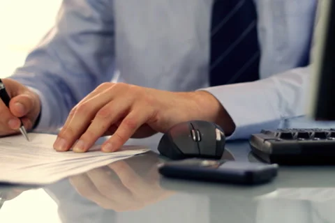 Businessman signing documents on reflective table Video stock 2205512