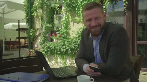 Businessman smiling for camera. 库存影片 66296943
