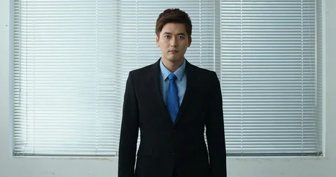 Businessman smiling at the window Video stock 100950170