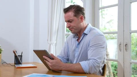 Businessman struggle to solve work problem from home. Synchronos 스톡 사진