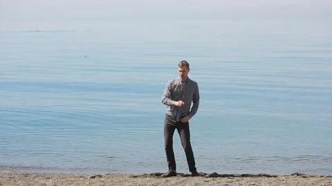 Businessman in suit. Dances Admire the beautiful beach Stock Footage