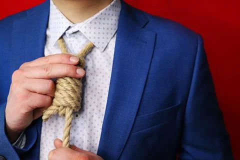 Businessman in suit with Lynch loop instead of tie over neck. 스톡 사진