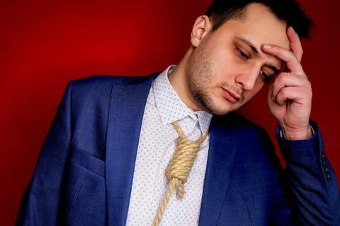 Businessman in suit with Lynch loop instead of tie over neck. 스톡 사진